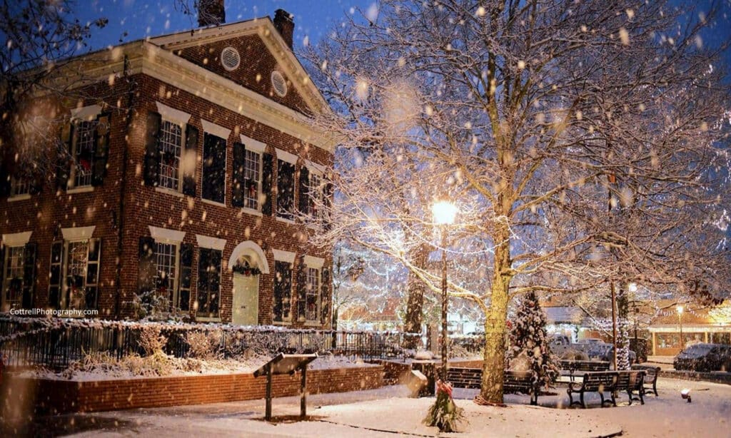 Historic Dahlonega square featuring Gold Rush landmarks and cozy cafés