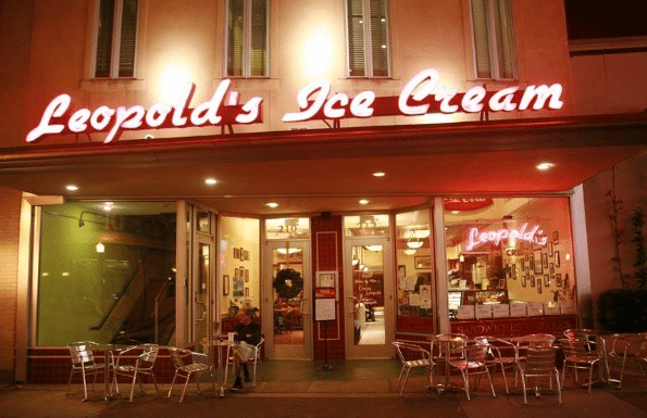 Savannah’s diverse food scene featuring local restaurants, Southern cuisine, and a variety of dining experiences