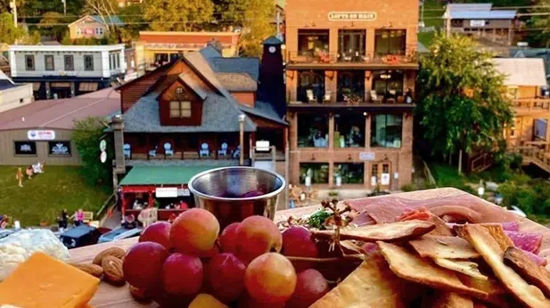 Fresh local food served at farm-to-table restaurants and markets in North Georgia, featuring seasonal produce and locally prepared dishes.