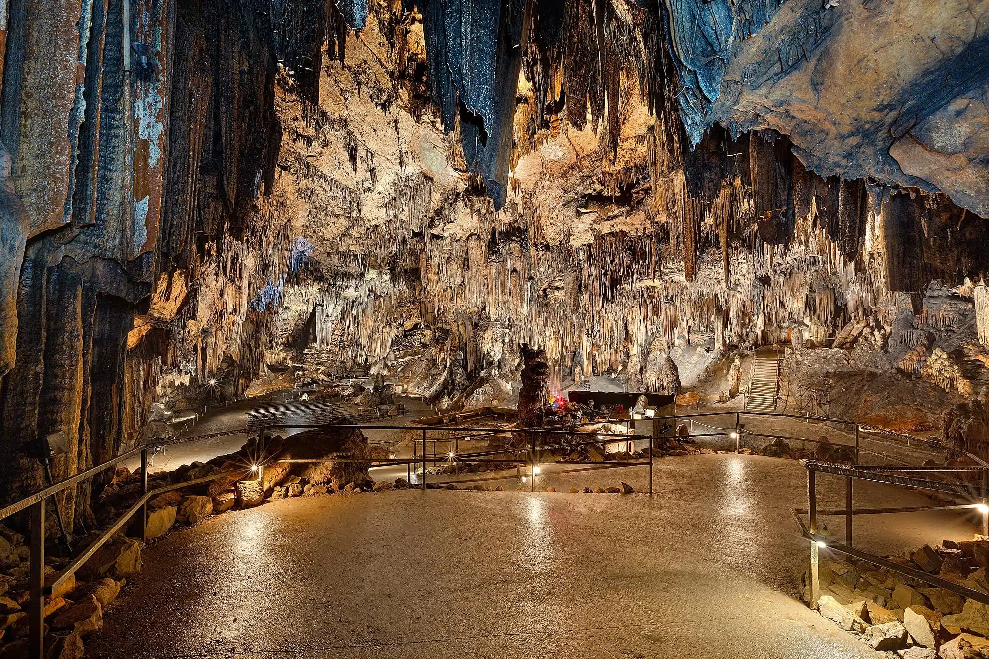 Majestic Caverns (DeSoto Caverns)